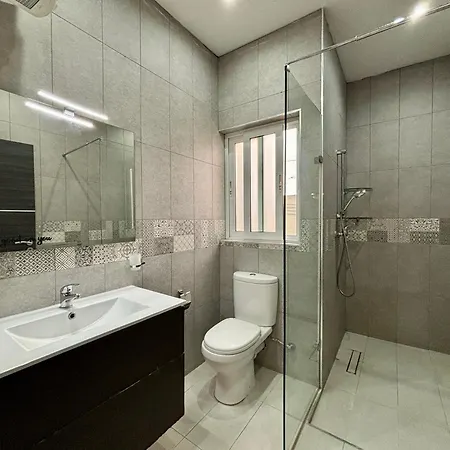 Entire 1 Bedroom Penthouse Apartamento *