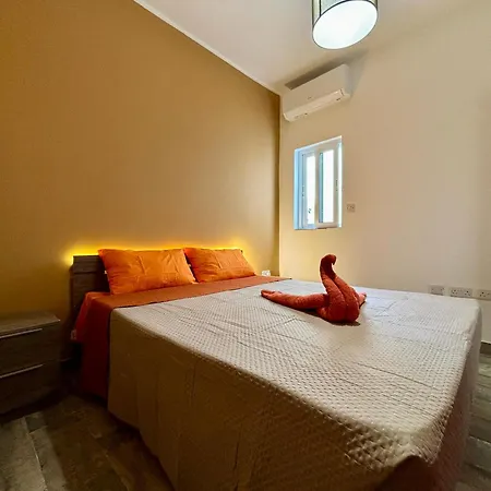 Entire 1 Bedroom Penthouse 公寓